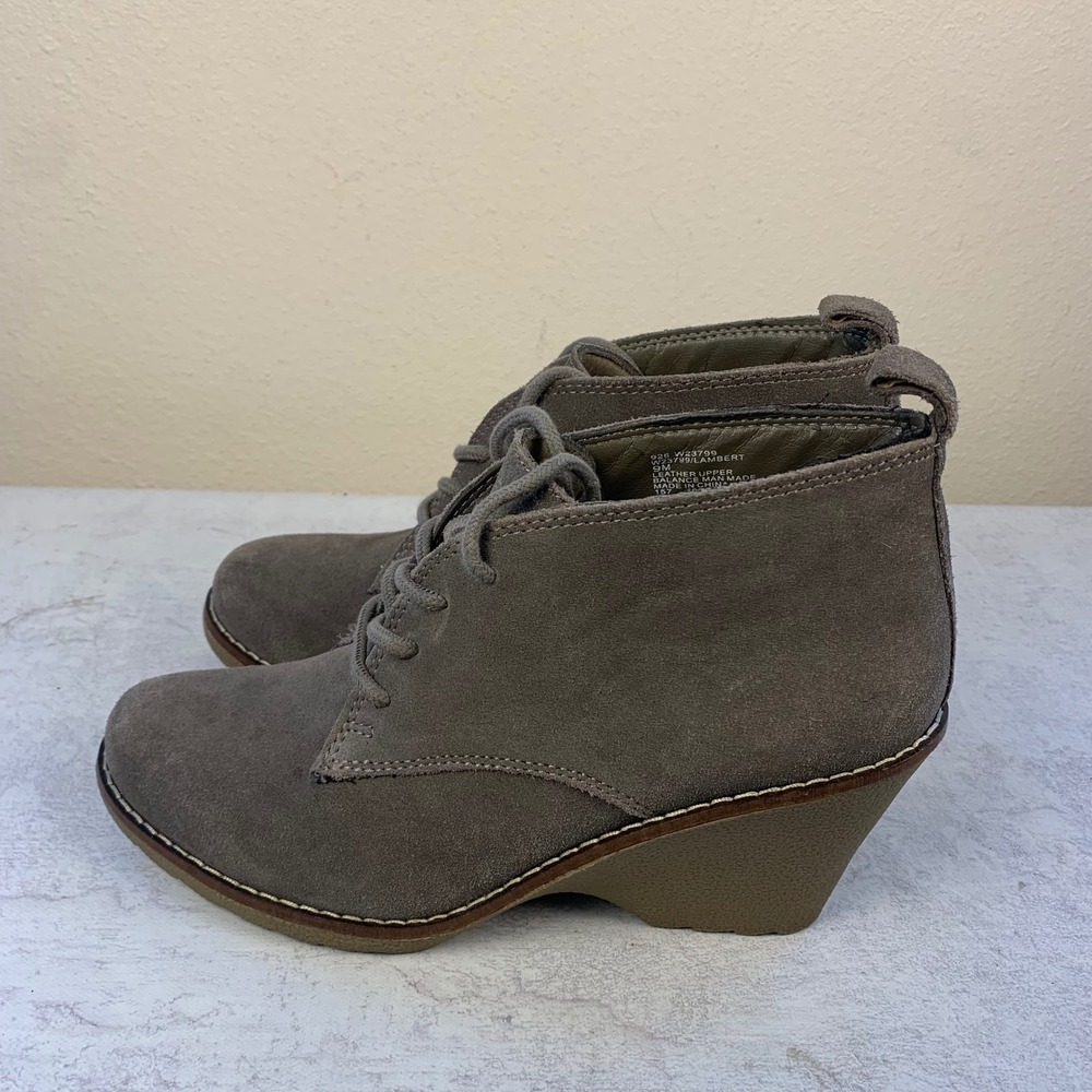 White Mountain 9M Lambert Wedge Booties Taupe Grey Suede Lace Up W23799